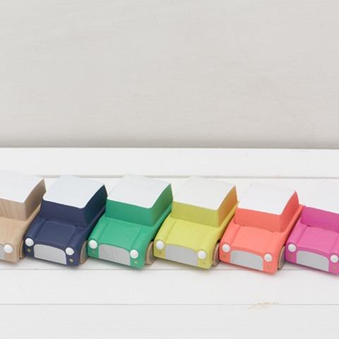 Kuruma - Classic Wooden Wind Up Car | Yellow