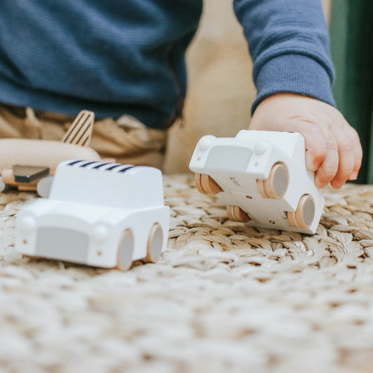 Kuruma - Classic Wooden Wind Up Car | Stripes / White