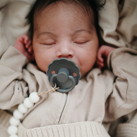 FRIGG Daisy Natural Rubber Pacifier - Graphite