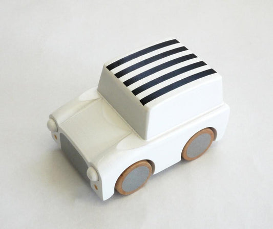 Kuruma - Classic Wooden Wind Up Car | Stripes / White